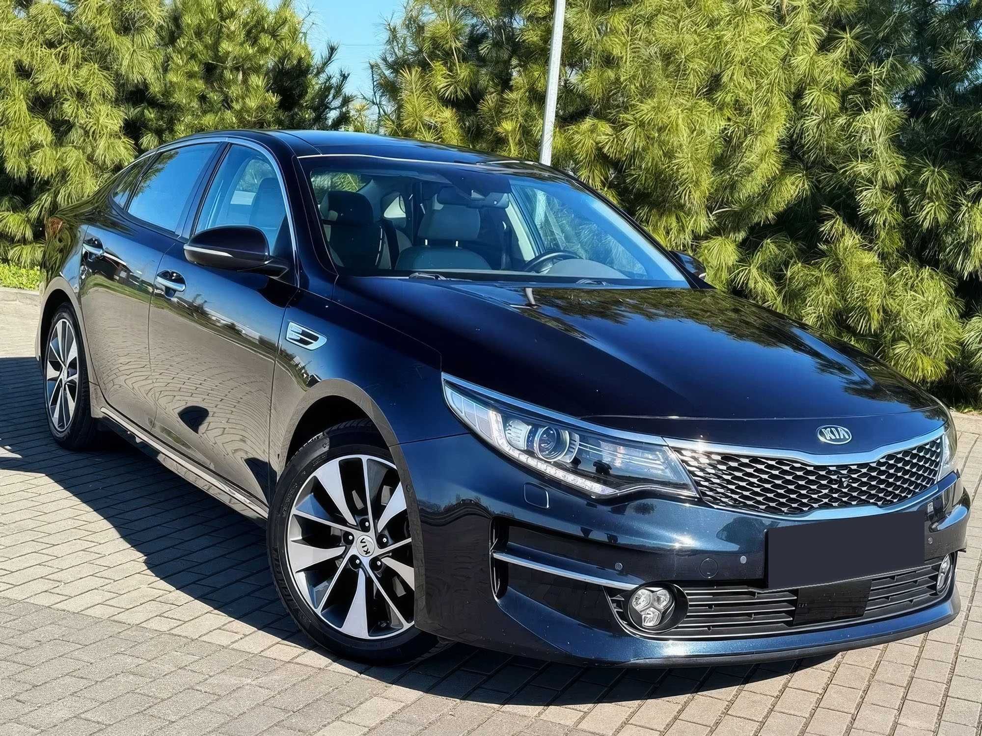 2015 Kia         Optima