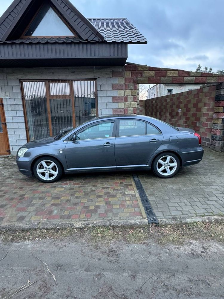 Toyota avensis 2.2