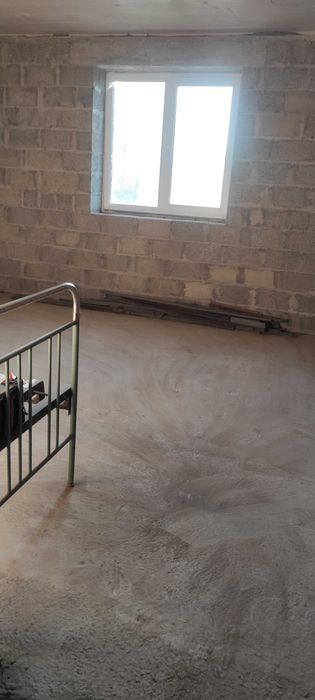 Продаж будинку з гаражем