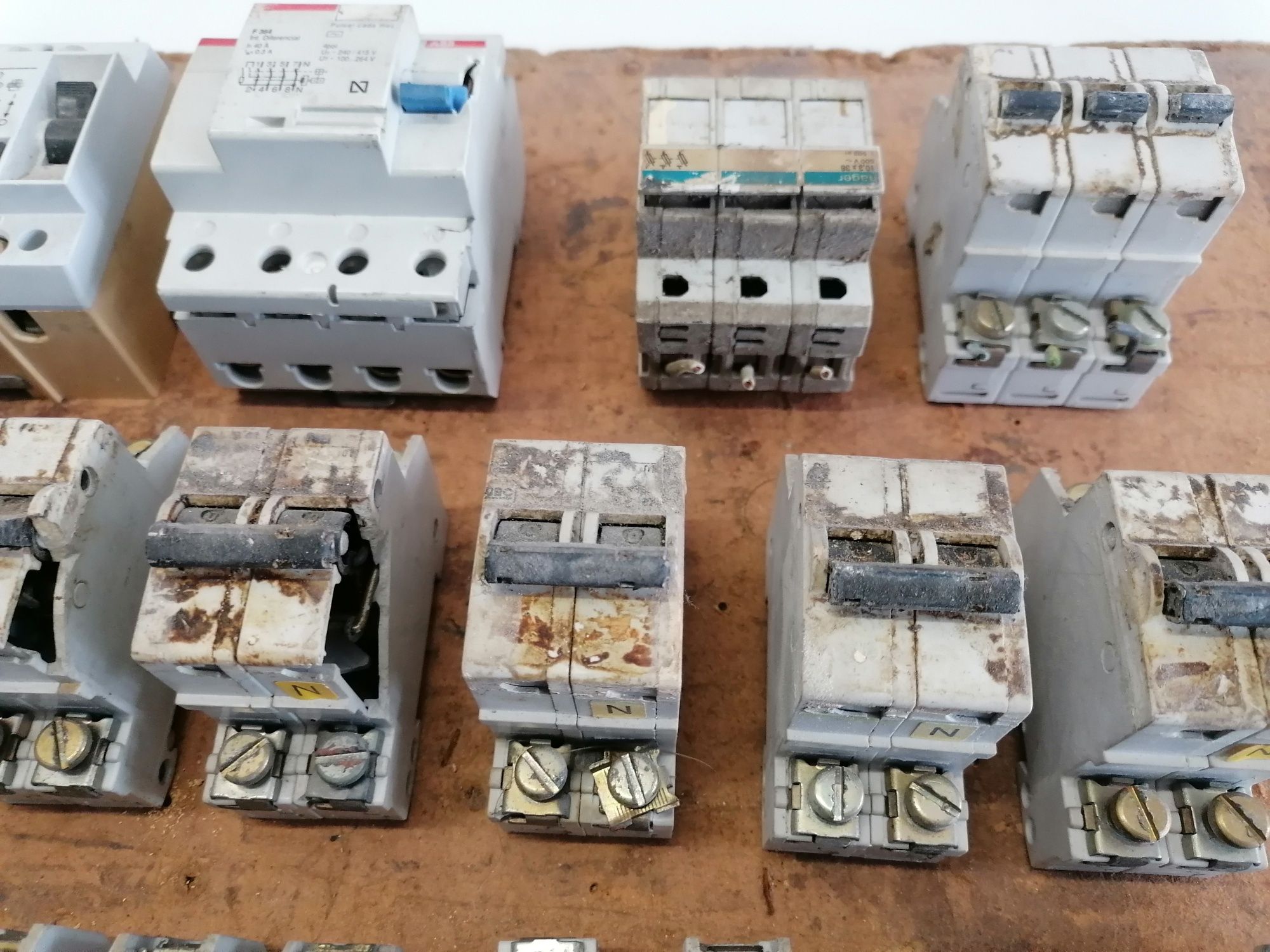 Material eléctrico disjuntores