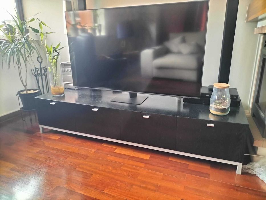 Vendo móvel aparador com 4 gavetas em madeira preto com pés em metal