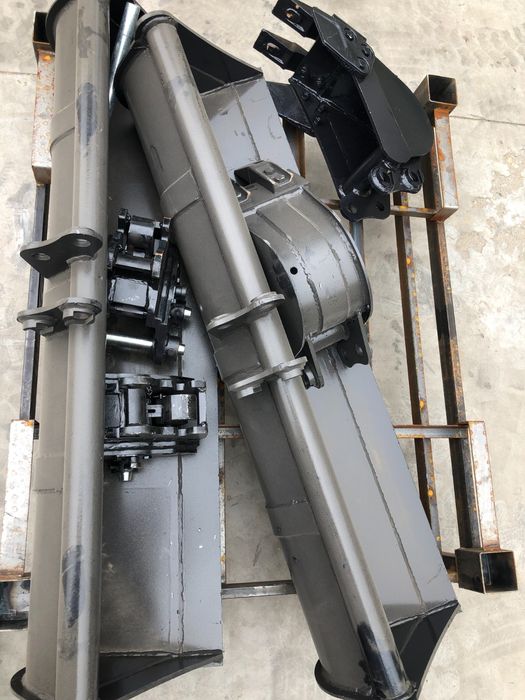 Mini escavadora giratória  Motor Kubota 2000kg novas cabinda