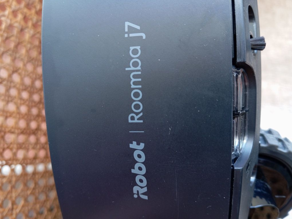 Aspirador automático iRobot Roomba j7+