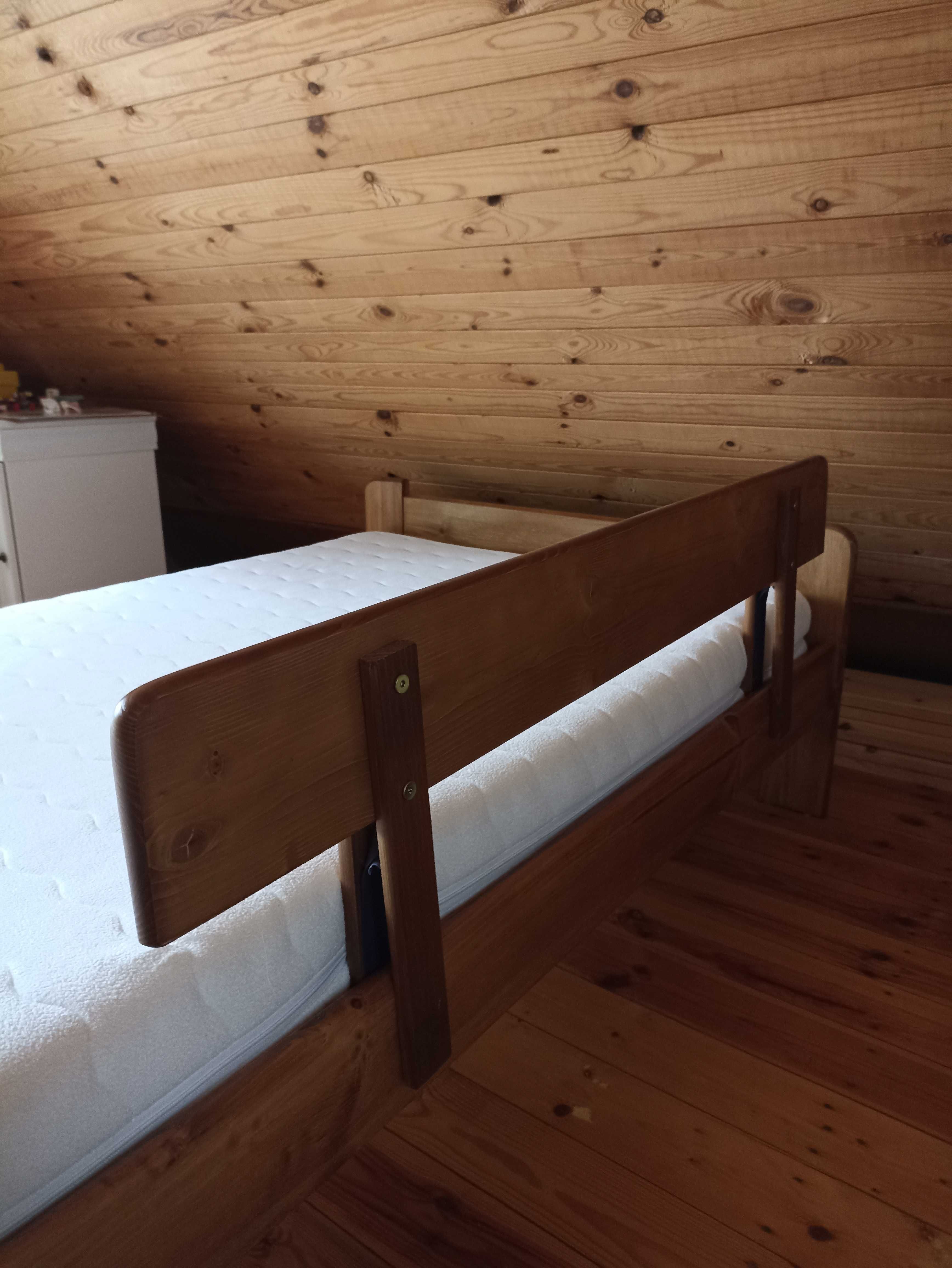 Łóżko sosnowe Figaro 100x200 kolor dąb barierka ochronna i materac