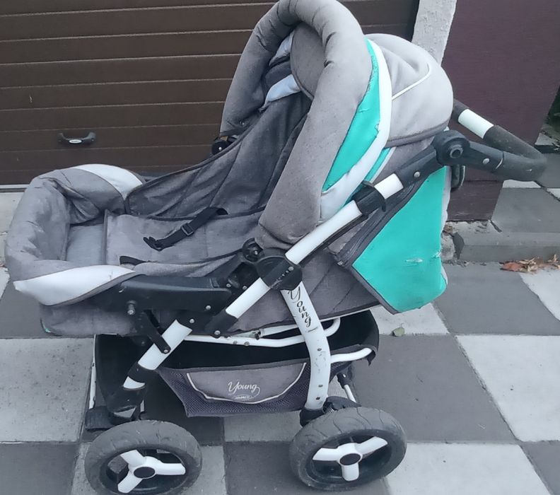 Універсальна  дитяча коляска