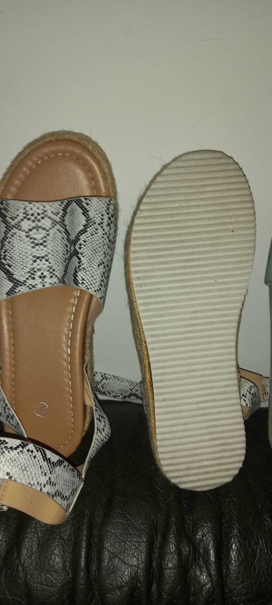 Sapatos n36 cada par