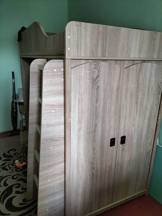 Продам ліжко двоярусне