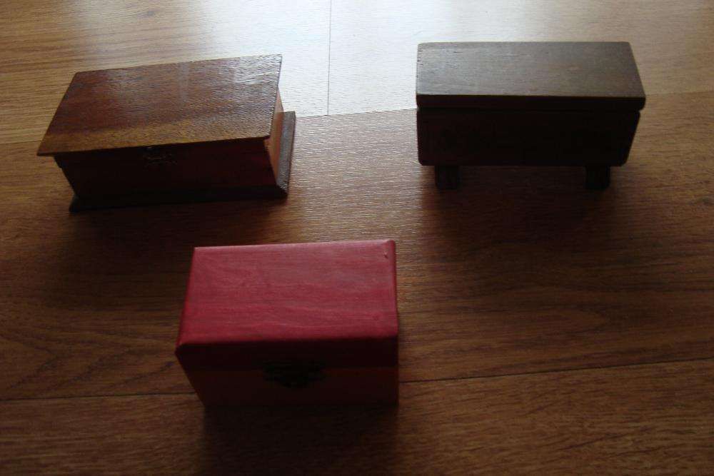 3 caixas em madeira