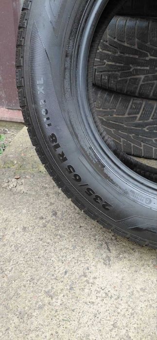 Продам шини NOKIAN 235 65 r18, в доброму стані.
