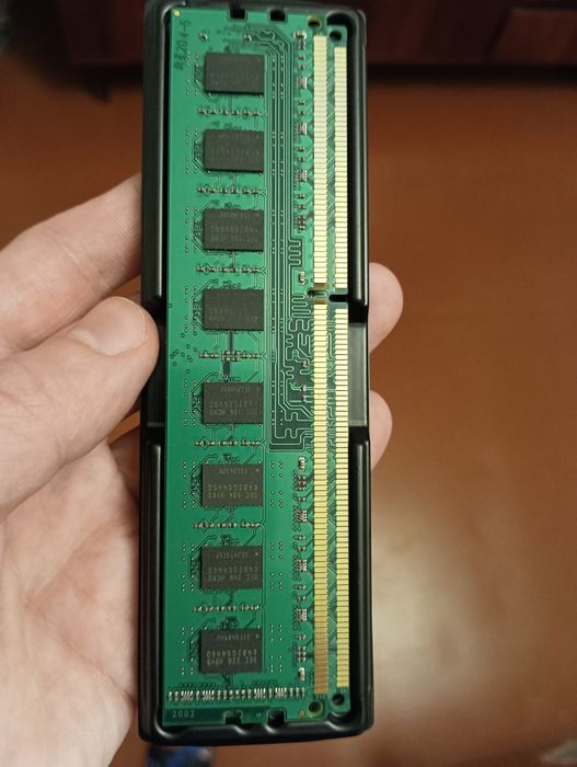 Оперативная память DDR3 4Gb 1333Mhz.