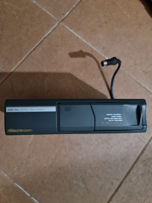 Amplificadores e leitor Alpine e Blaupunkt