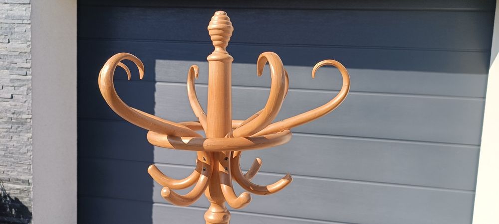 Wieszak stojący na ubrania