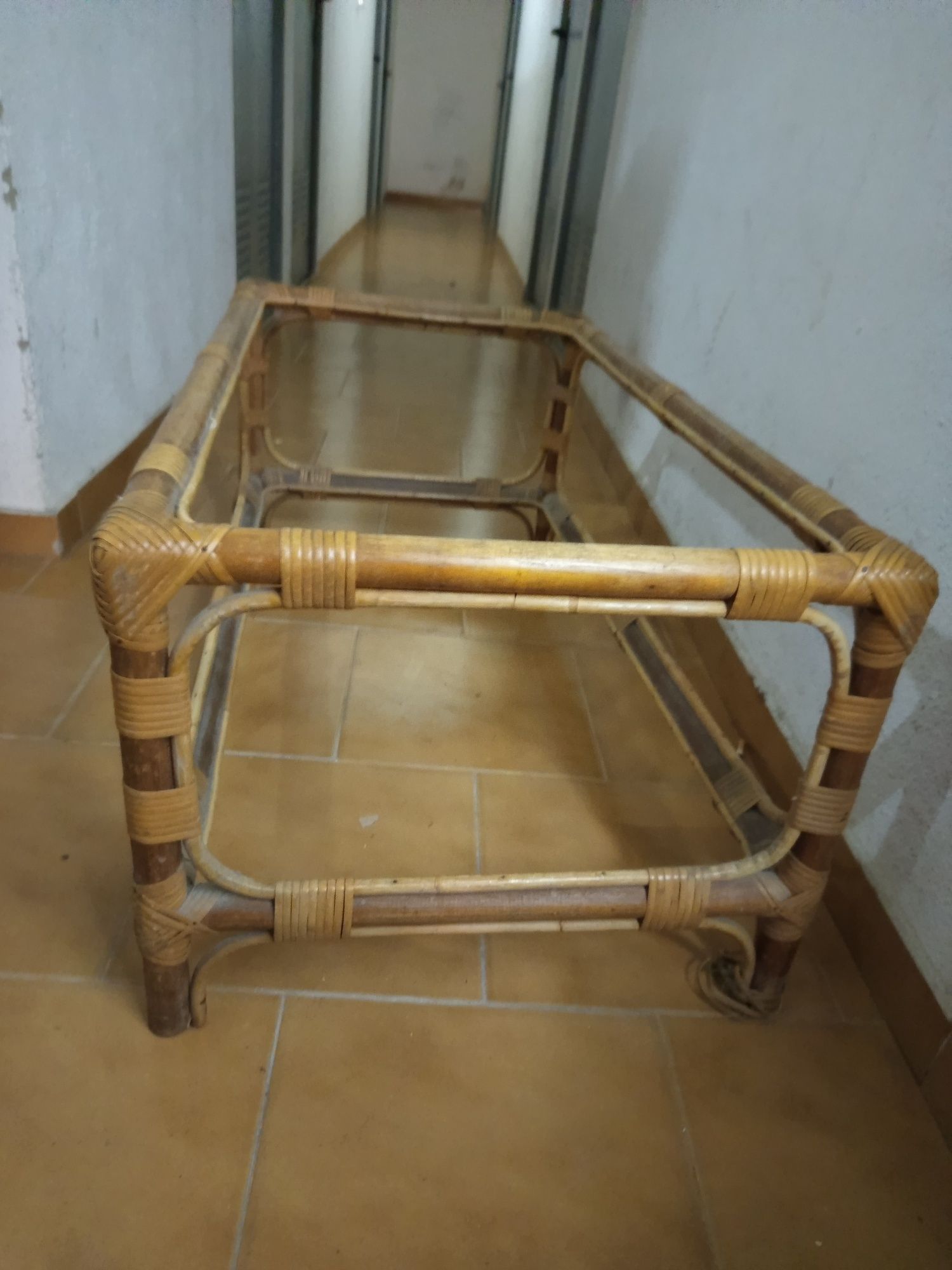 Mesa em Bambu sem vidro