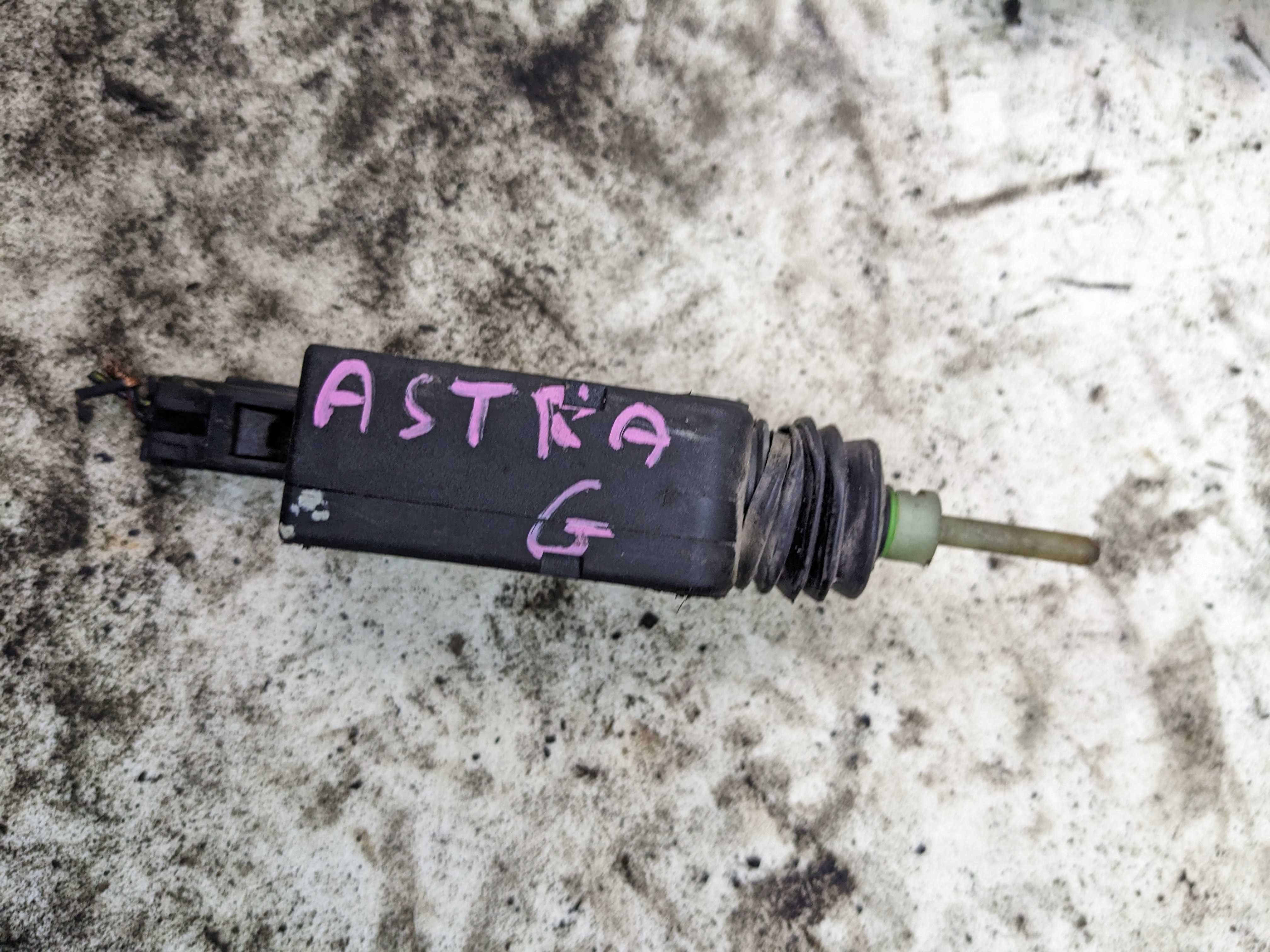 Opel Astra II G Zafira A Siłownik Klapki Wlewu Paliwa