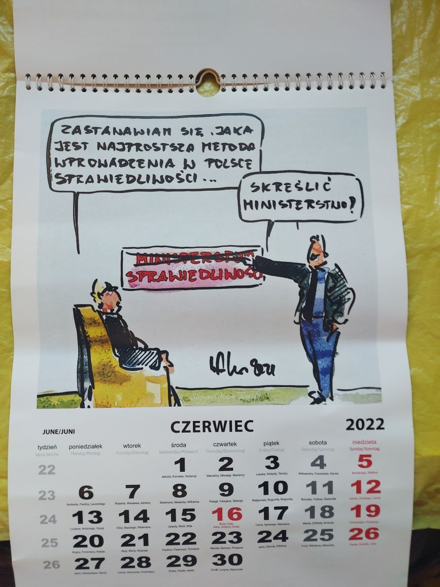 Stary kalendarz ścienny 2022rok i rysunki