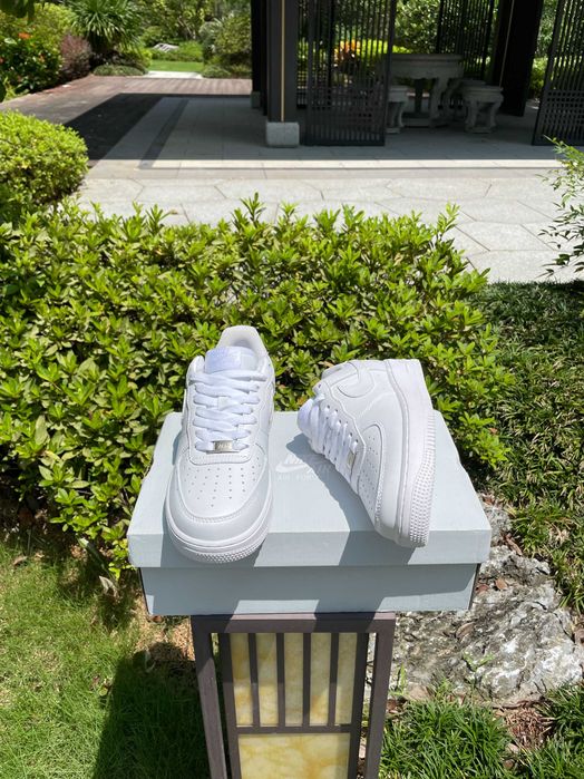 Nike_Air_Force_1_Low_'07_White R. 37.5