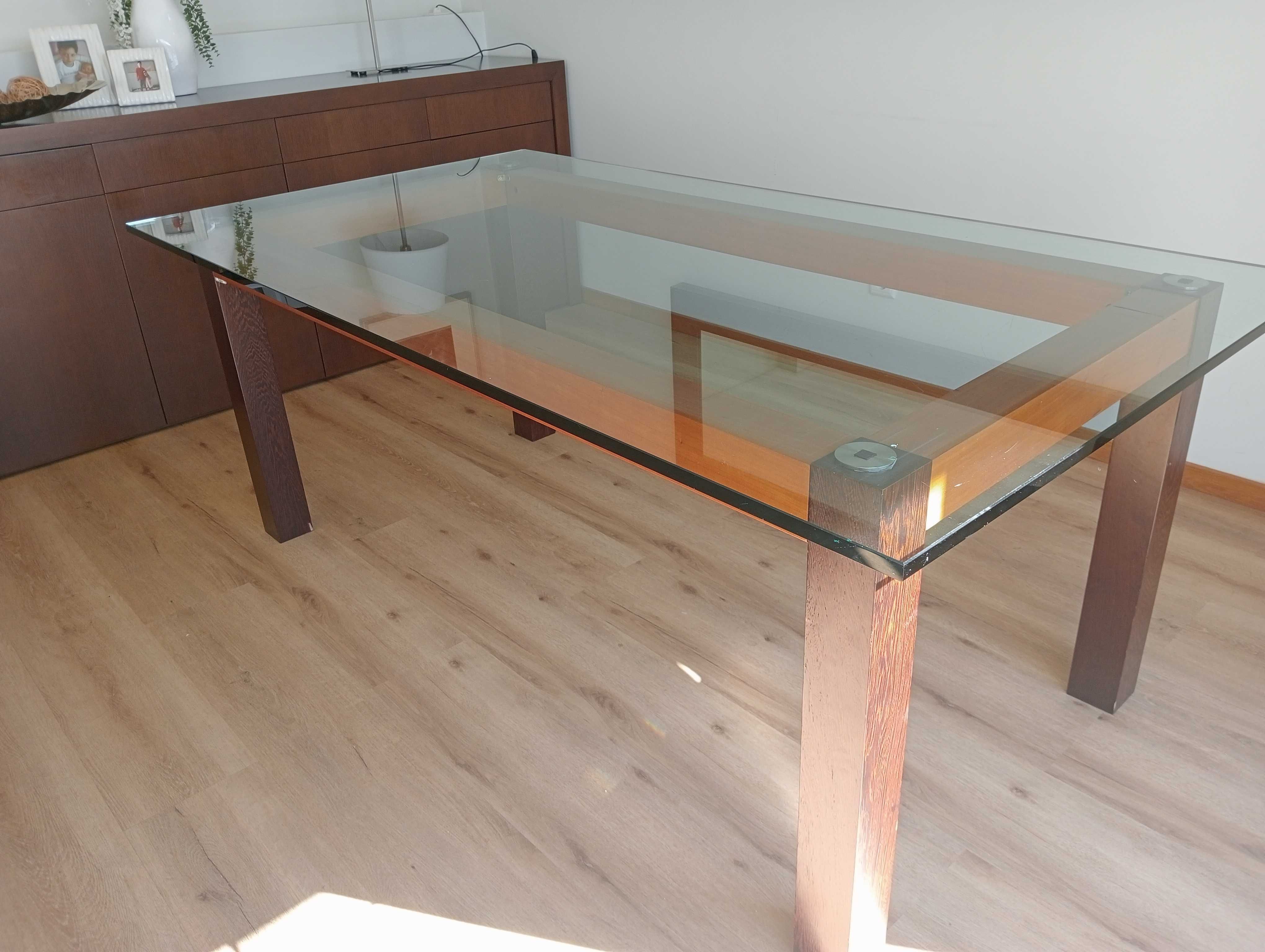 Mesa de sala em vidro