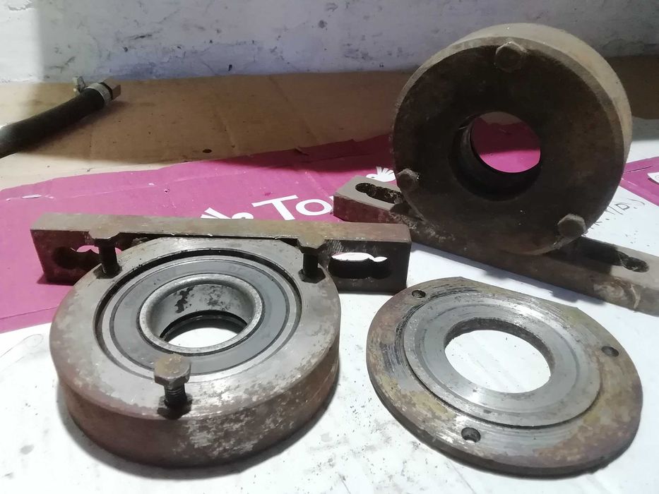 Направляючі для вала фуганка.