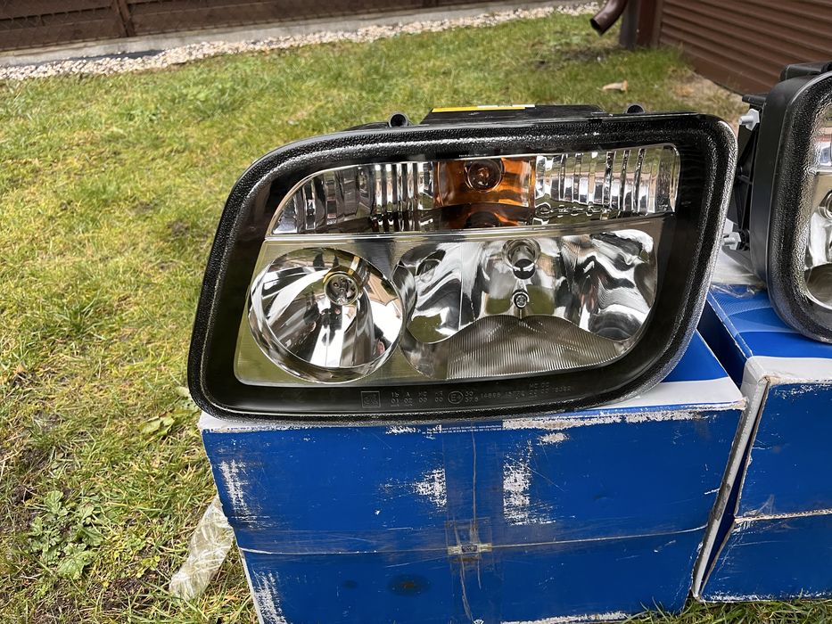 Lampy przód Mercedes Aktros