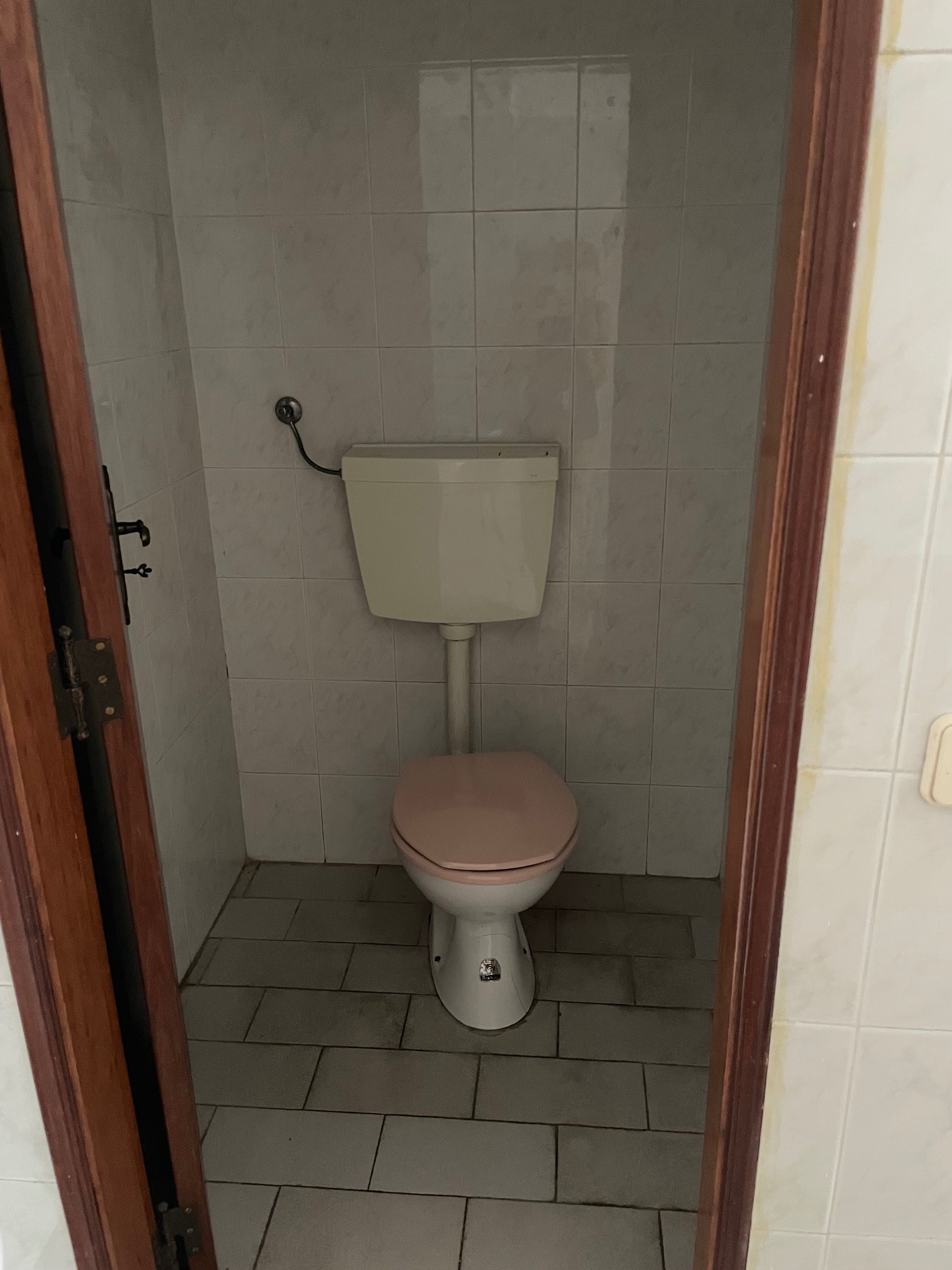 Garagem com acesso exterior e WC