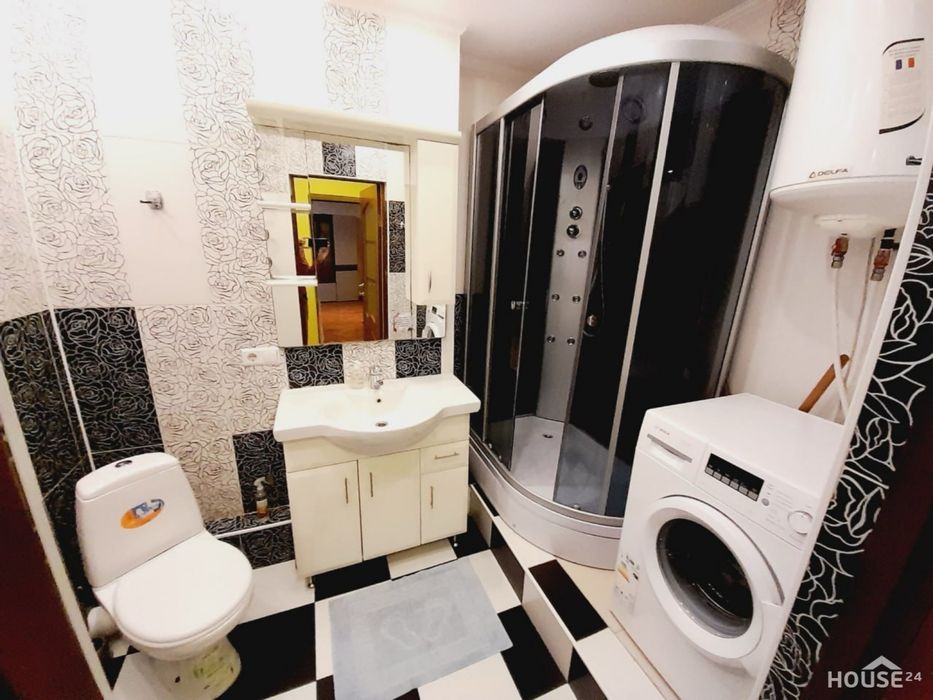 Сдается 2-ух комнотная квартира ПОСУТОЧНО, просторная современная