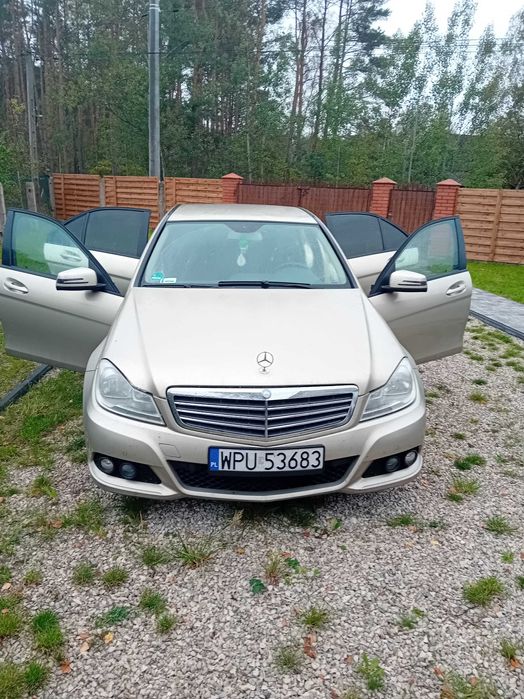 Mercedes C180  2011r.