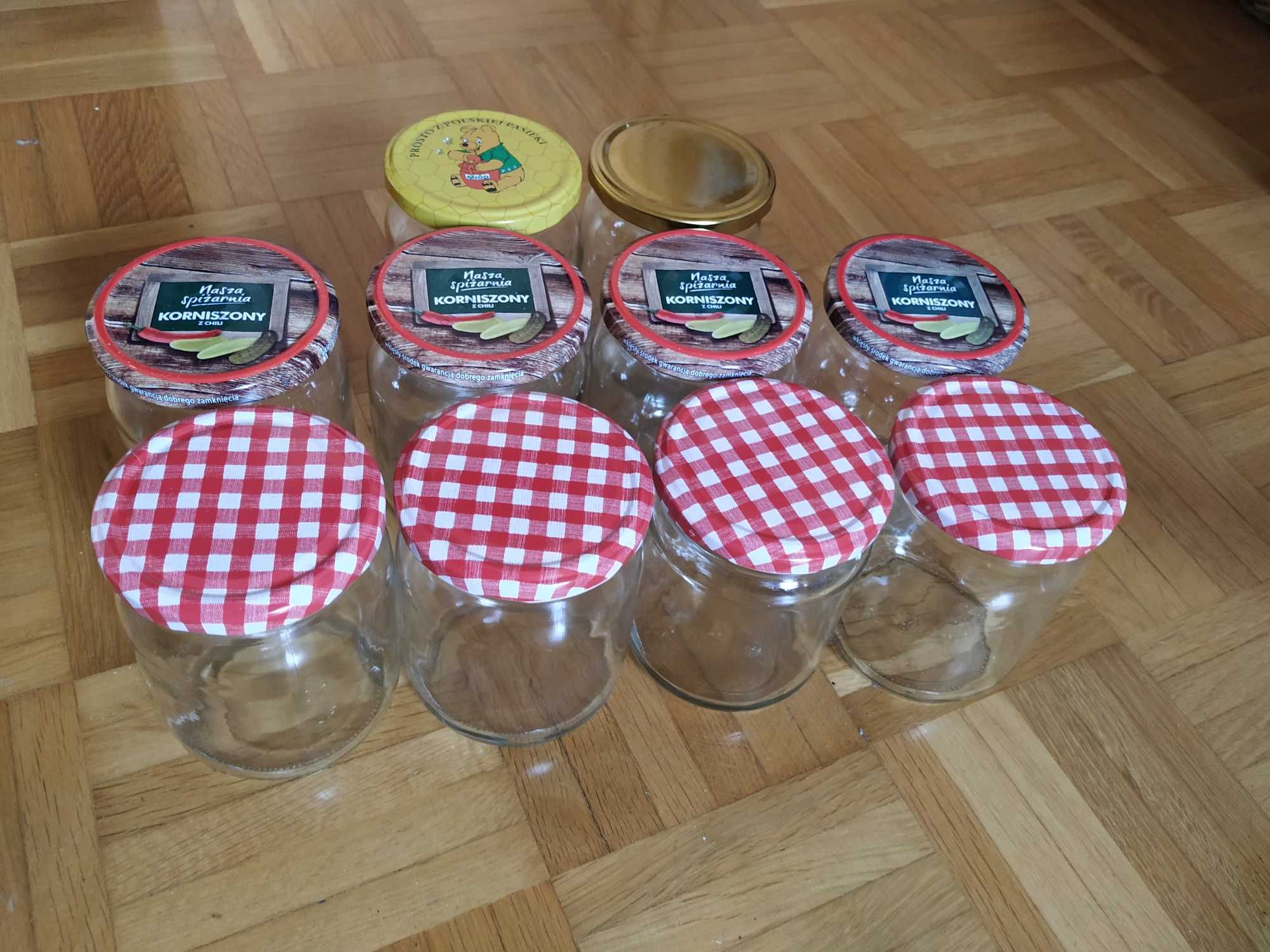 10 półlitrowych słoików z zakrętkami