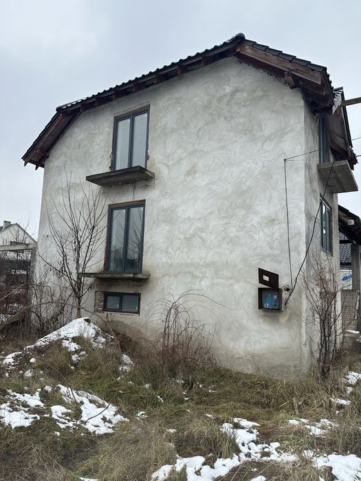 Продам будинок в Мукачево в р-н Росвигово  400 $ за кв м