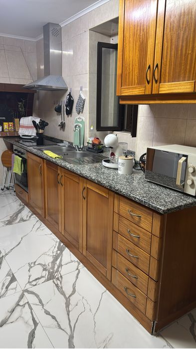 Vendo andar de moradia no gradil t3 transformado em t2 com suite priv