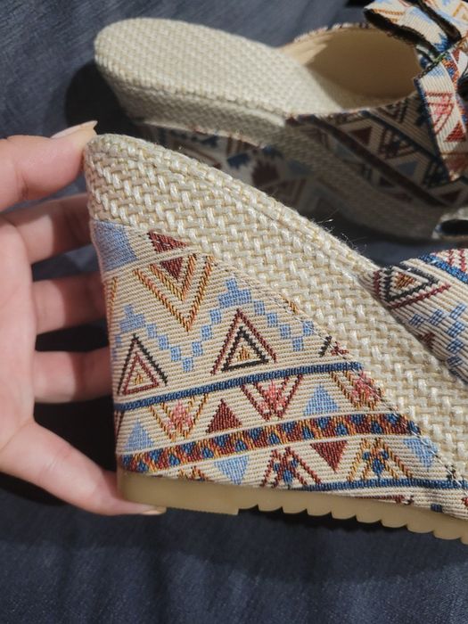 Buty 36 na koturnie z kokardą na lato kolorowe boho
