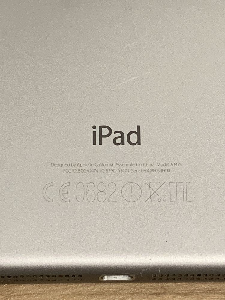 Apple iPad Air 16GB WiFi Model A1474 SPACE GRAY WIFI