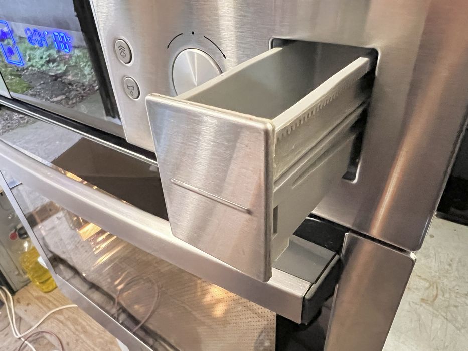 Духовка Samsung з пароваркою DualCook (Малайзія)