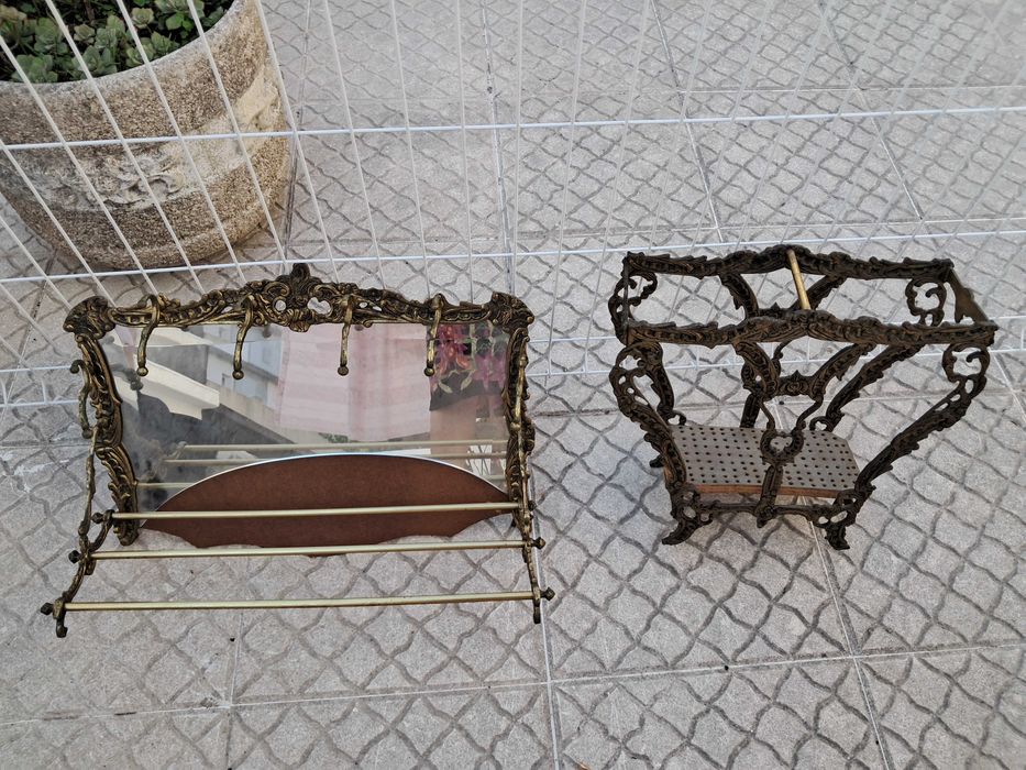 Chapeleira e suporte para guarda chuvas  antigos  em metal