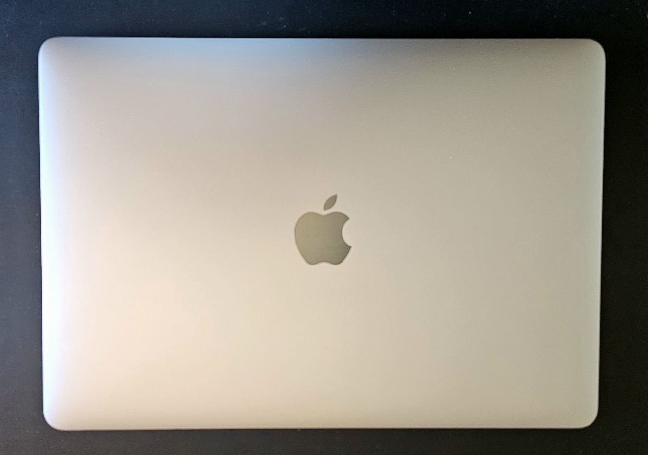 Combo Macbook Pro 13" Touch Bar 16GB 2017 + Brydge Vertical Dock