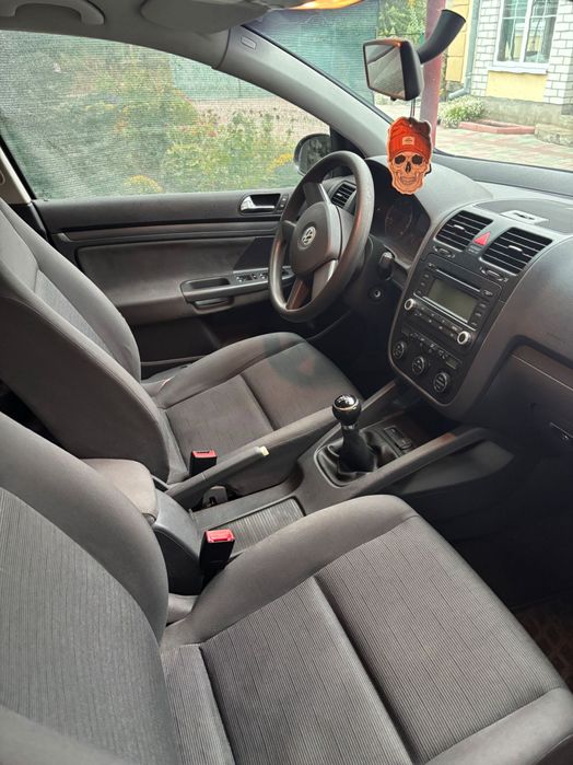 Продам Volswagen Golf 5 1.6 MPI