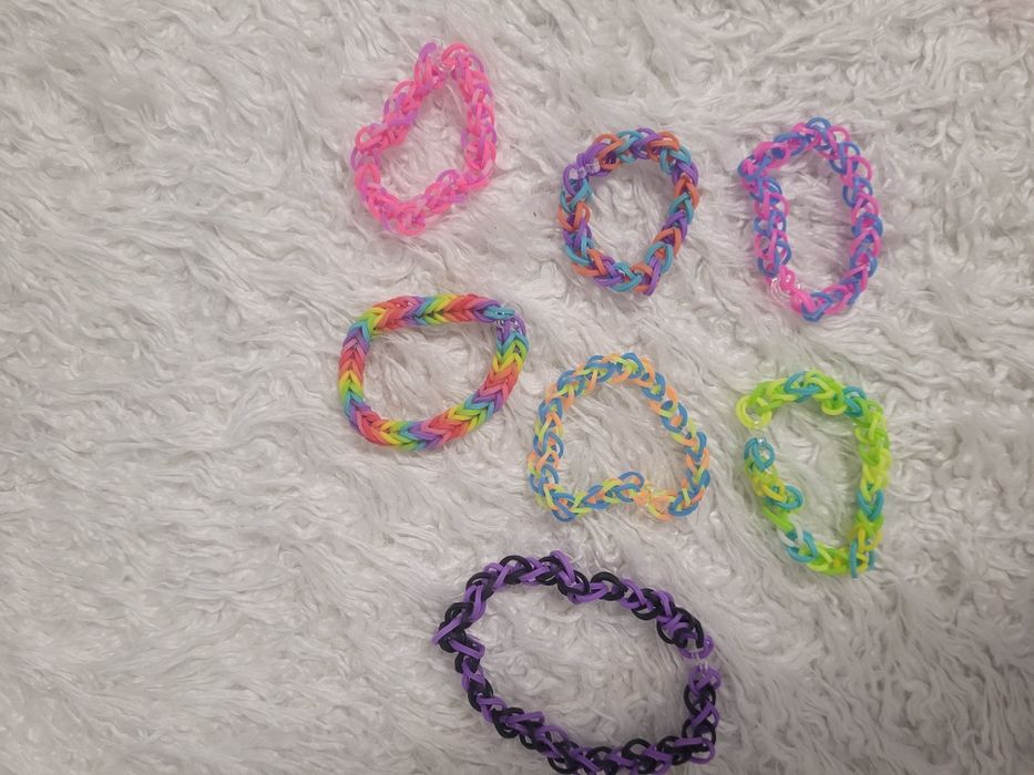 Bransoletki dla dziewczynki. Cena za 30 szt..