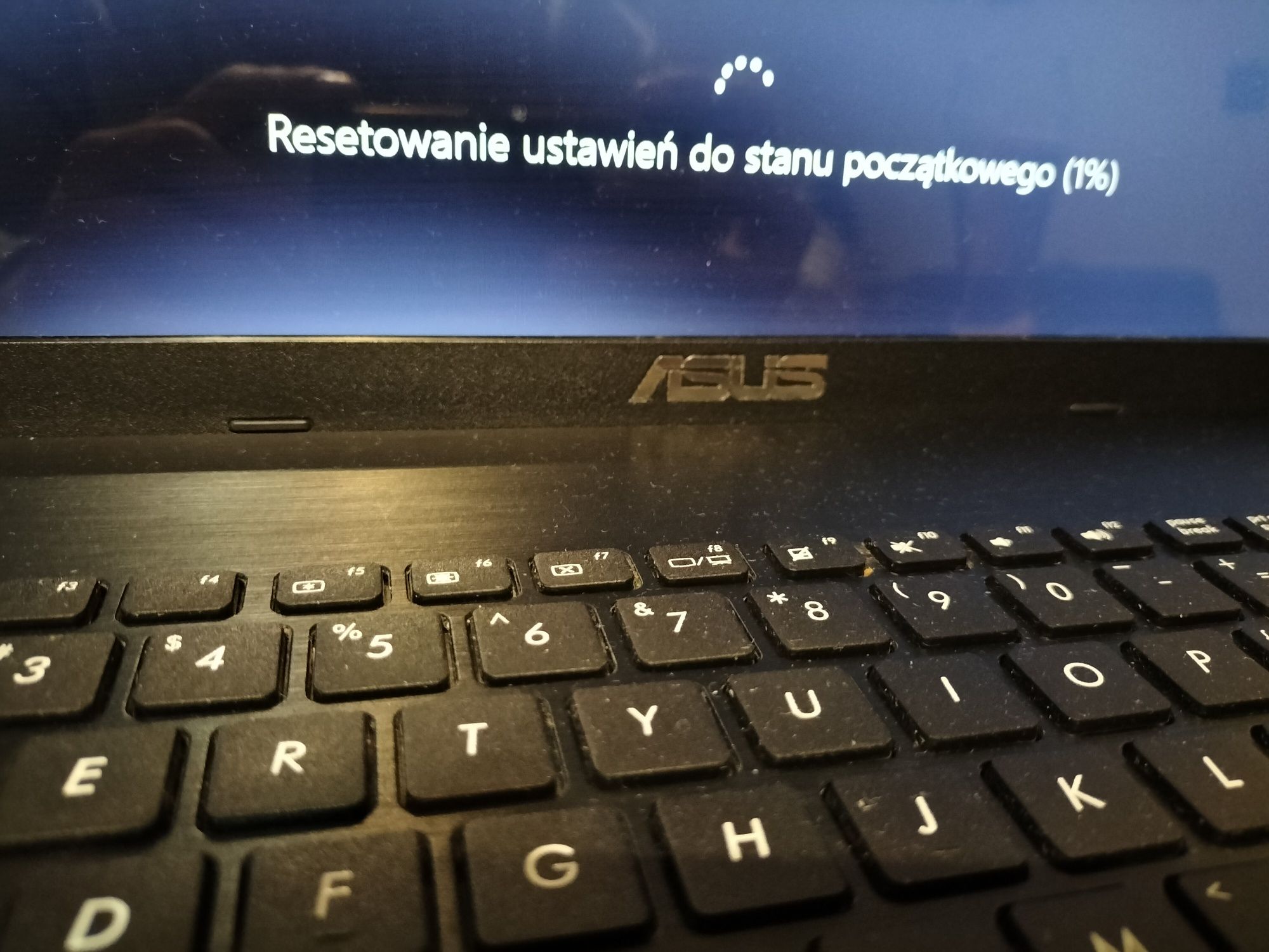 Laptop Asus R752n