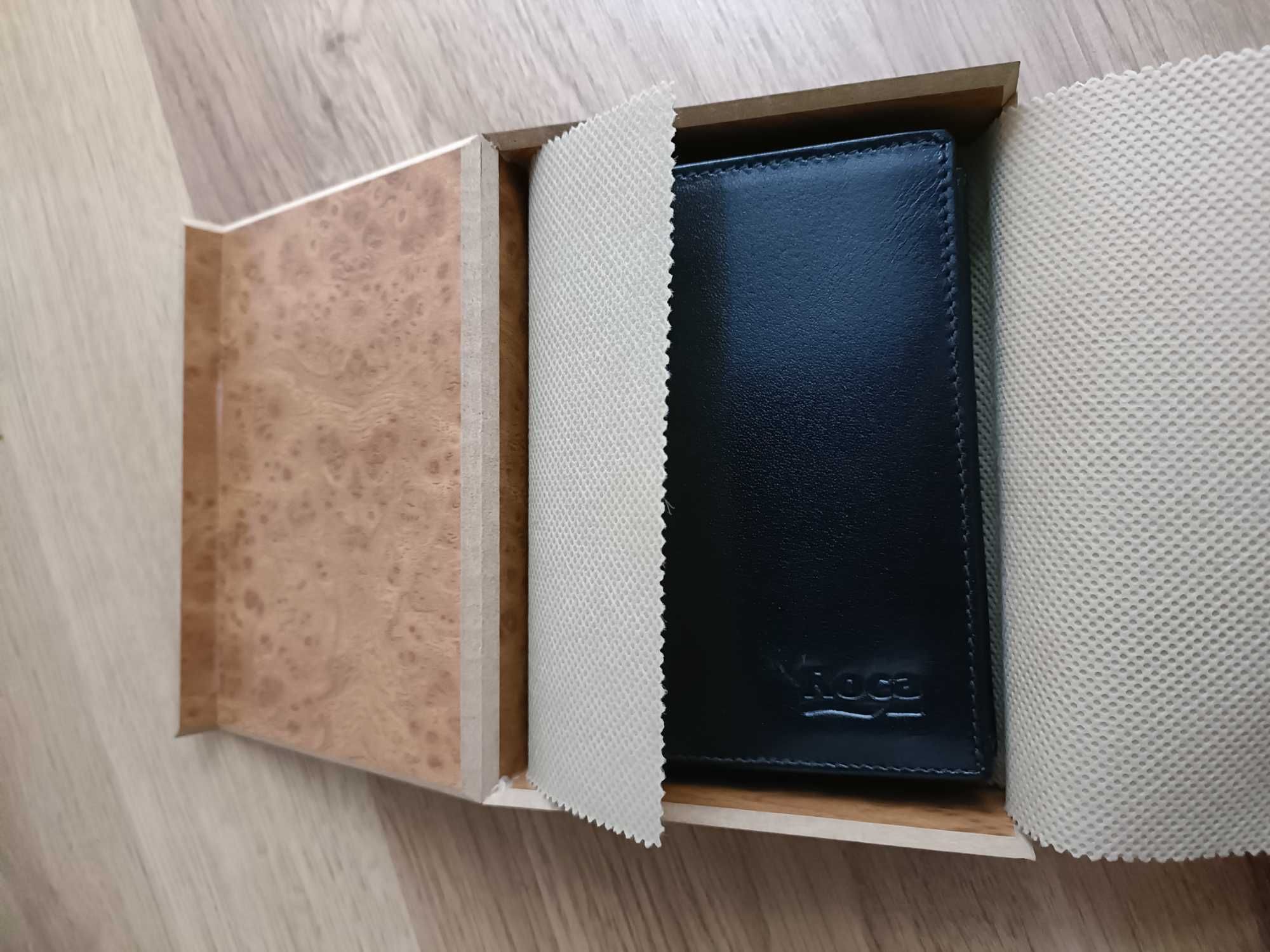 Nowy skórzany męski portfel w drewnianym etui