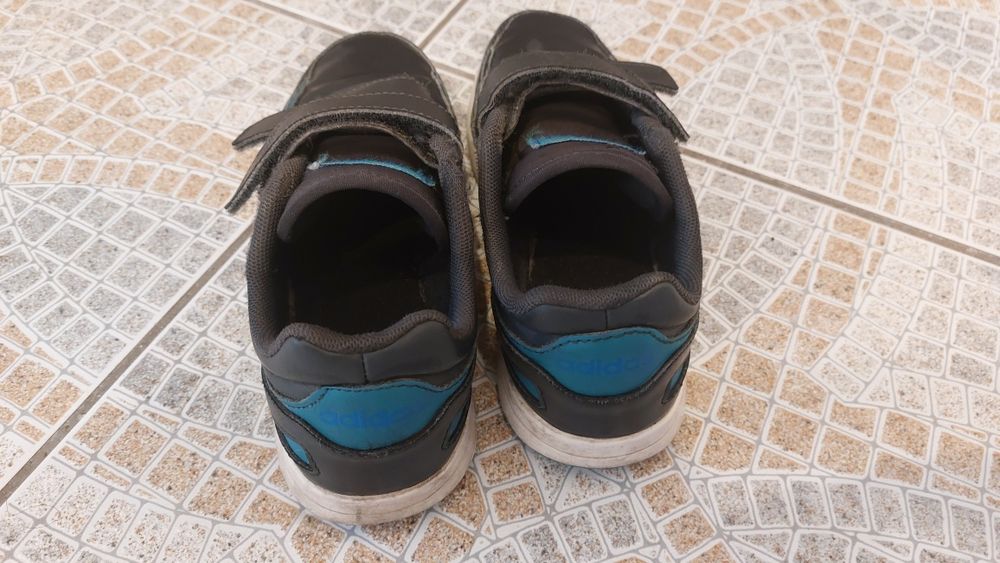 Buty adidas, rozmiar 33.