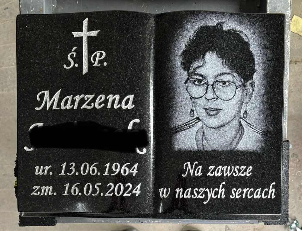 Książka nagrobna granitowa na grób