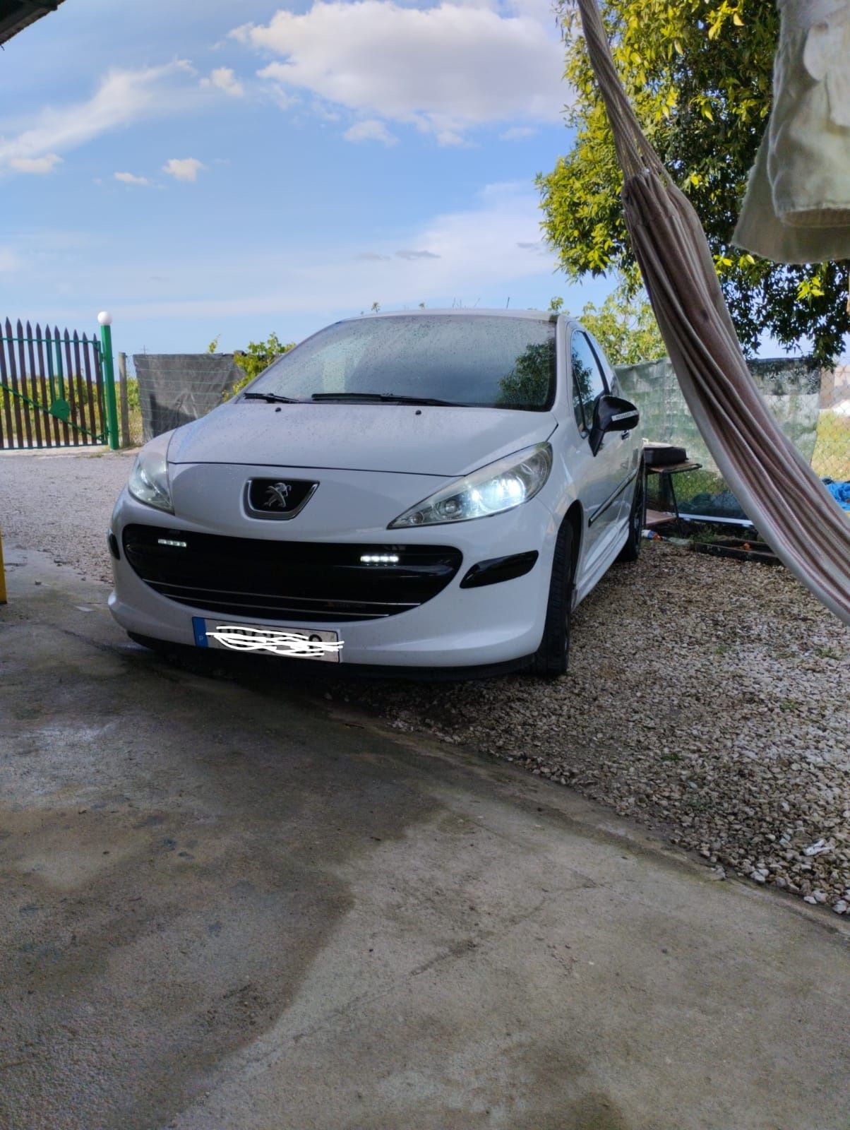 Peugeot 207 Van.