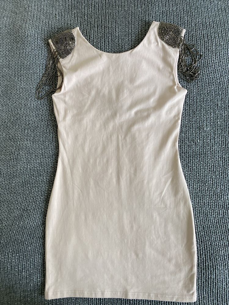 Sukienka Massimo Dutti prosta z metalowymi zdobieniami na ramionach S