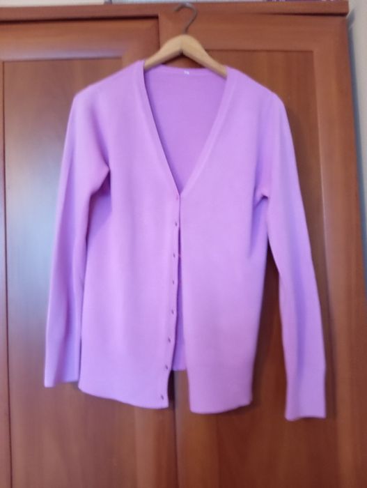 Trzy damskie sweterki