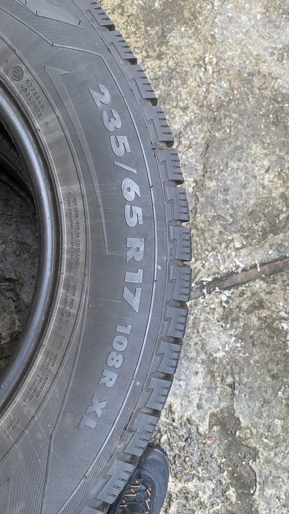 Продам Резину 235/65 R17