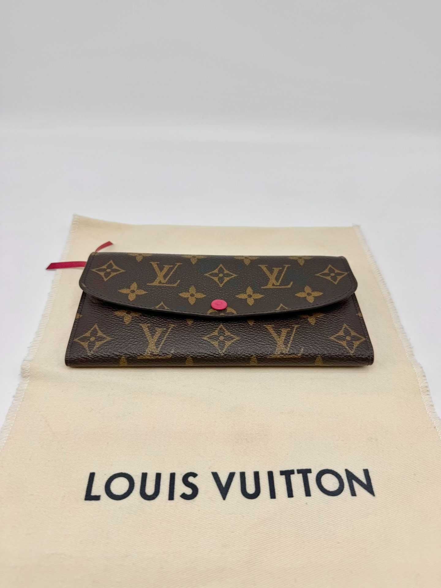 (Nowe) LV Portfel damski Louis Vuitton Emilie Monogram czerwona klamra