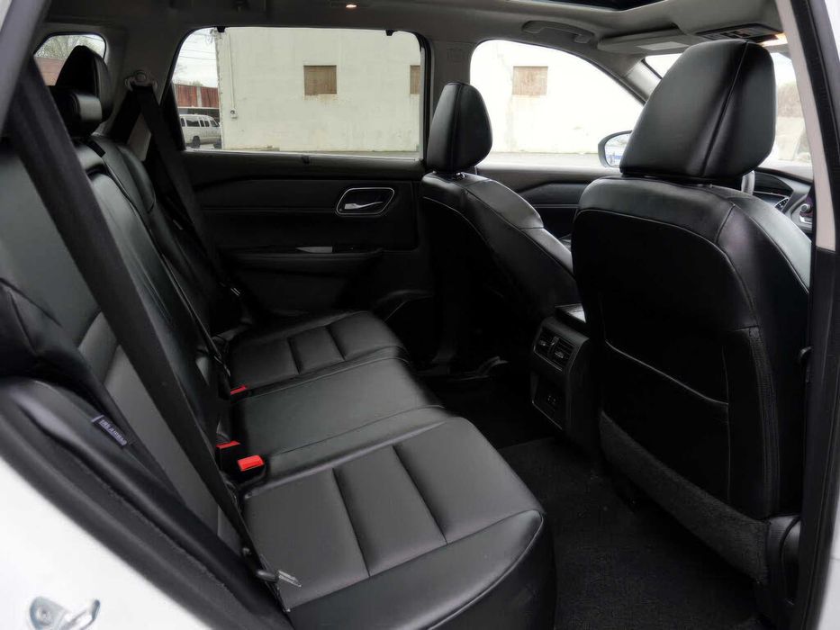 Nissan Rogue SV      2021
