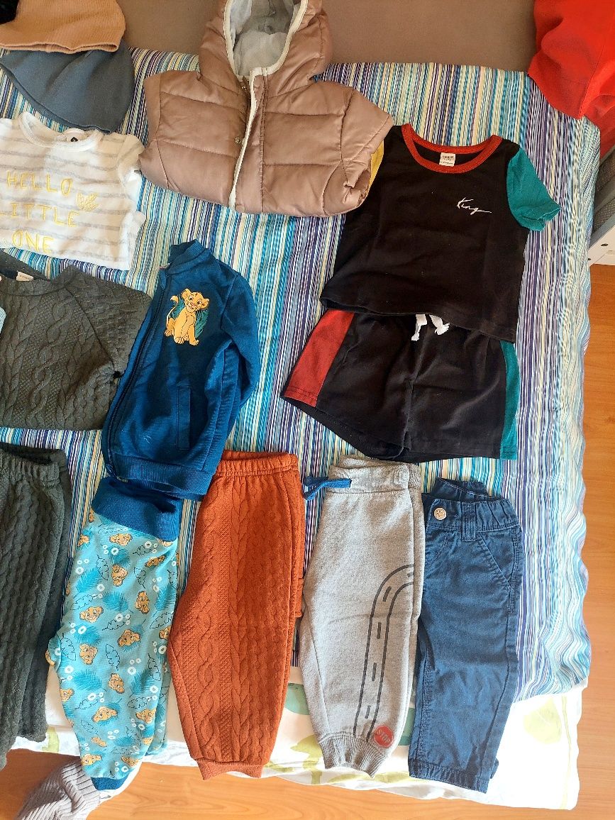 70 peças de roupa variada de bebé dos 9 aos 18 meses