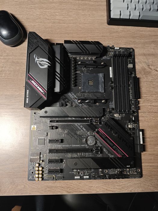 Материнська плата Asus Rog Strix B550-F Gaming WiFi Б/В