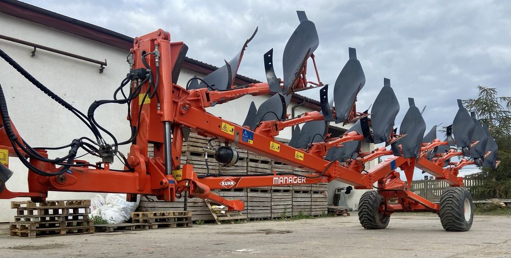 Pług 7 skibowy Pług 8 skibowy obrotowy Kuhn Manager