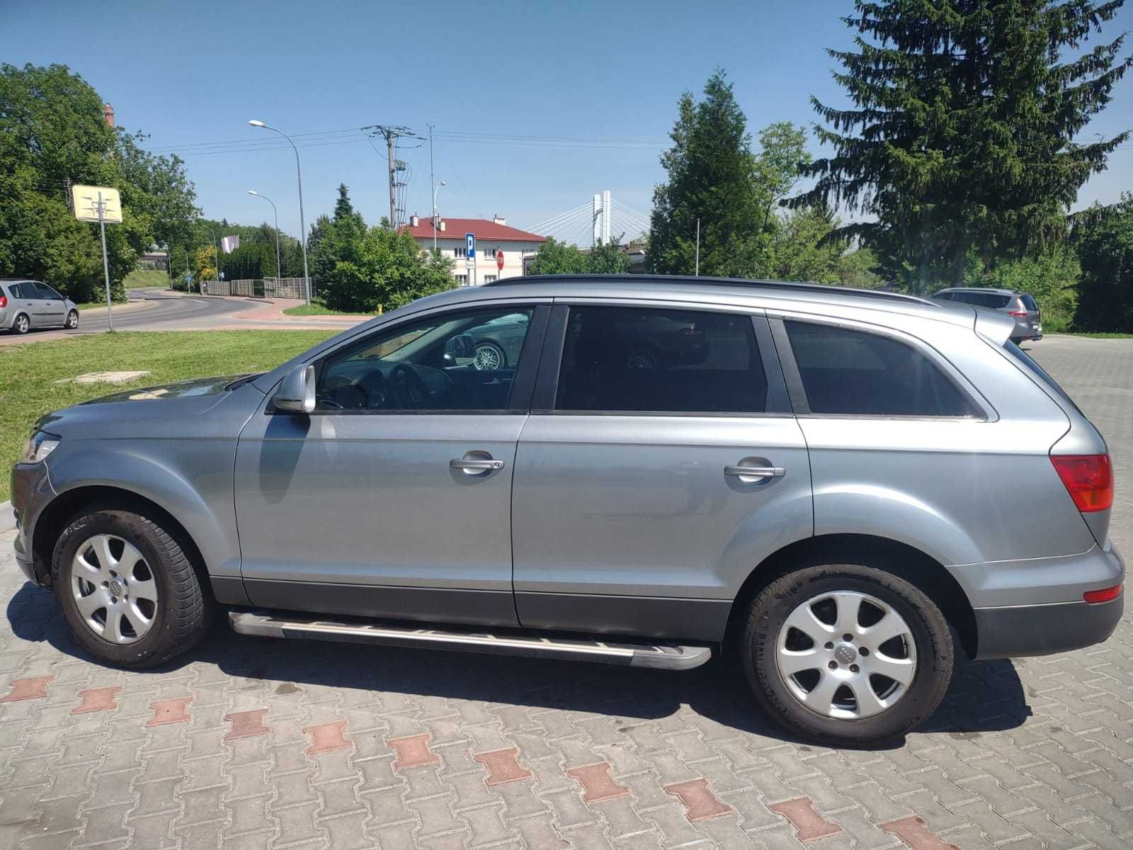 Audi Q7 siedmioosobowe